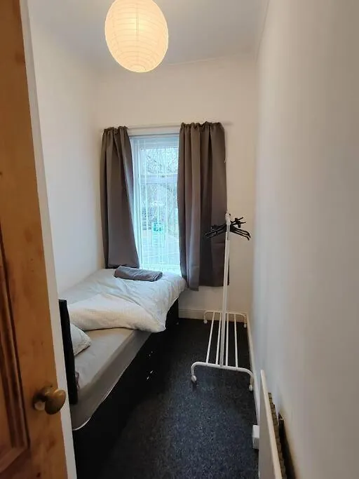 Church View House,2Bed,Brighouse Central Location